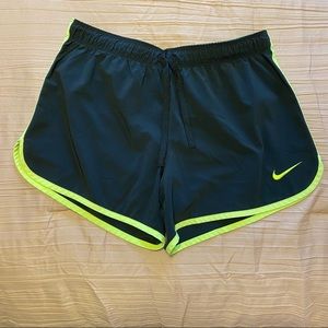🖤💛 Nike Women’s Running shorts Size S